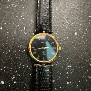 Gucci Black and Gold Quartz Watch 2000L